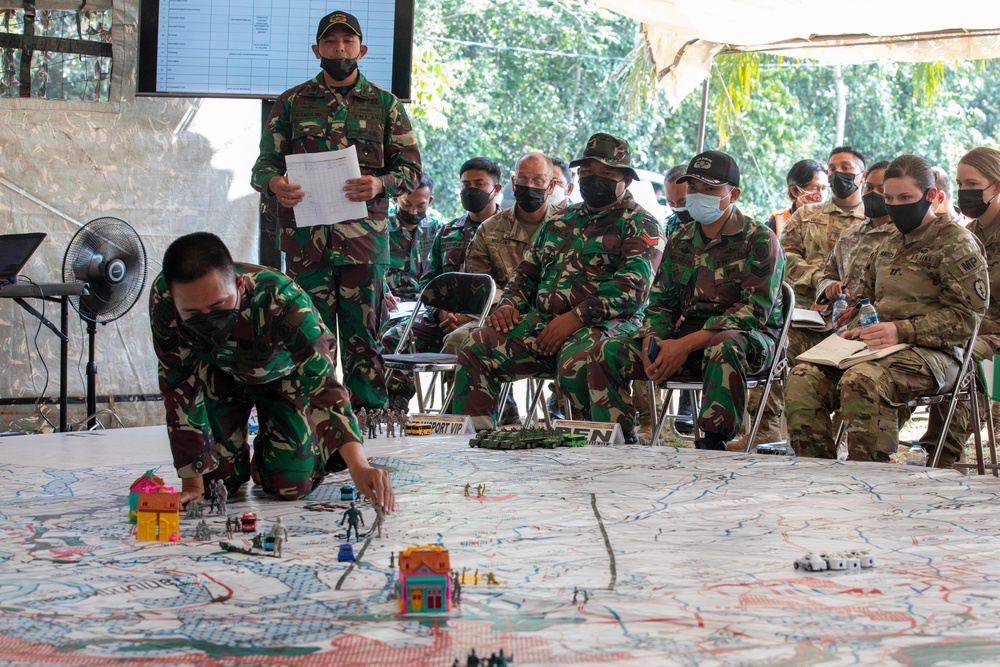 U.S. Army Soldiers meet TNI counterparts at Garuda Shield 2021