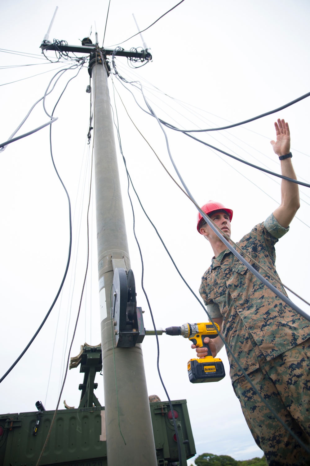 Marines with MACS-4 set up a Tactical Air Operations Center