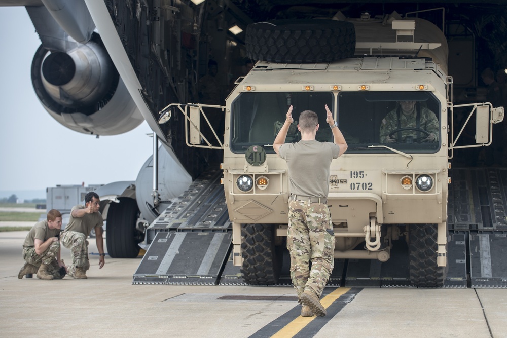 167th Conducts Joint Cargo Exercise with 1528th FSC