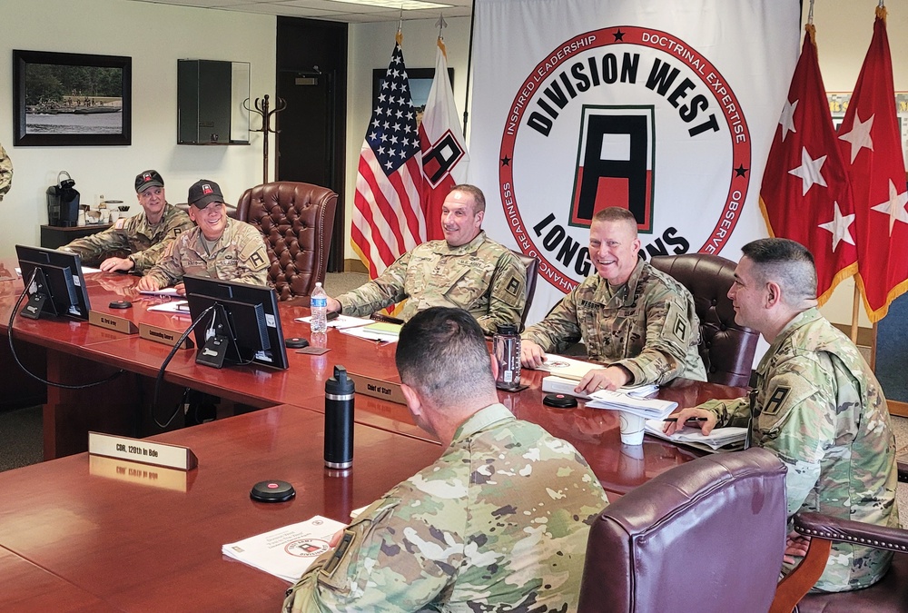 dvids-images-first-army-cg-visits-with-division-west-command-and