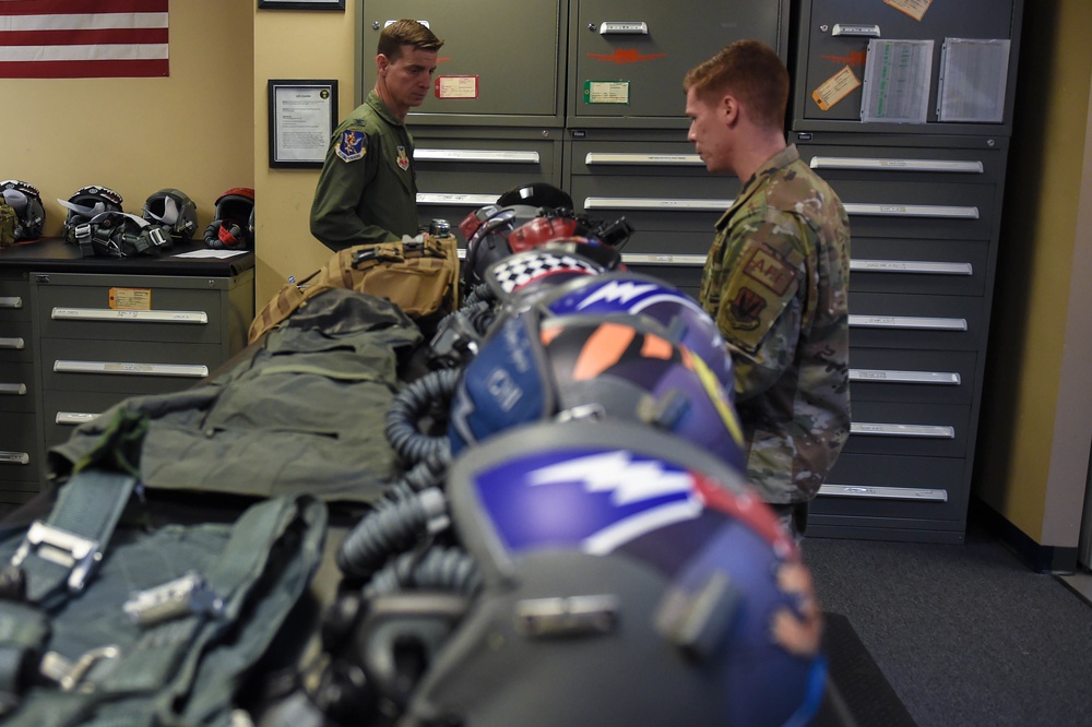 23 WG commander tours the 23 FG