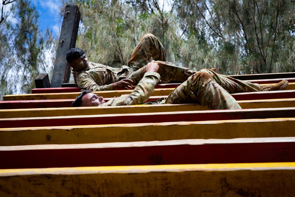 Regional Health Command – Central Competitors Maneuver Through The Weaver during the 2021 U.S. Army Medical Command Best Leader Competition