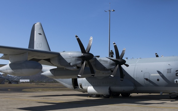 Talisman Sabre 21: U.S. Marines with VMGR-152 refuel Australian F/A-18s