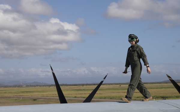 Talisman Sabre 21: U.S. Marines with VMGR-152 refuel Australian F/A-18s