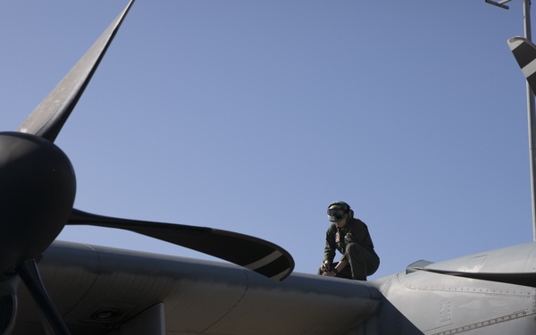 Talisman Sabre 21: U.S. Marines with VMGR-152 refuel Australian F/A-18s