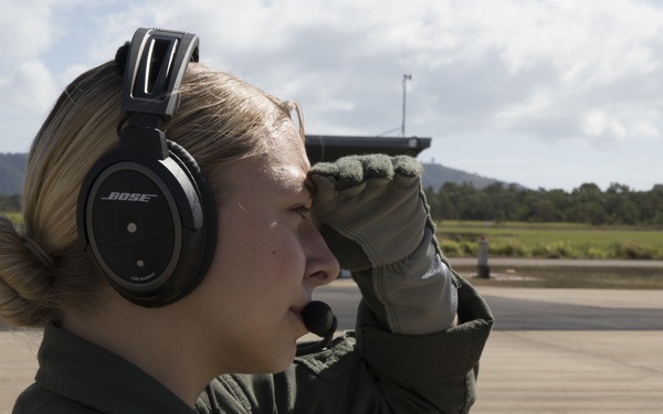 Talisman Sabre 21: U.S. Marines with VMGR-152 refuel Australian F/A-18s