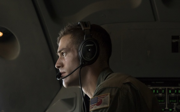 Talisman Sabre 21: U.S. Marines with VMGR-152 refuel Australian F/A-18s