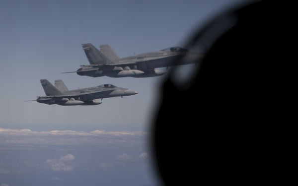 Talisman Sabre 21: U.S. Marines with VMGR-152 refuel Australian F/A-18s