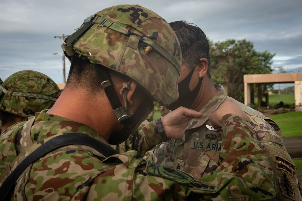 Forager 21: 1st SFG (A) Green Berets exchange jump wings with JGSDF partners