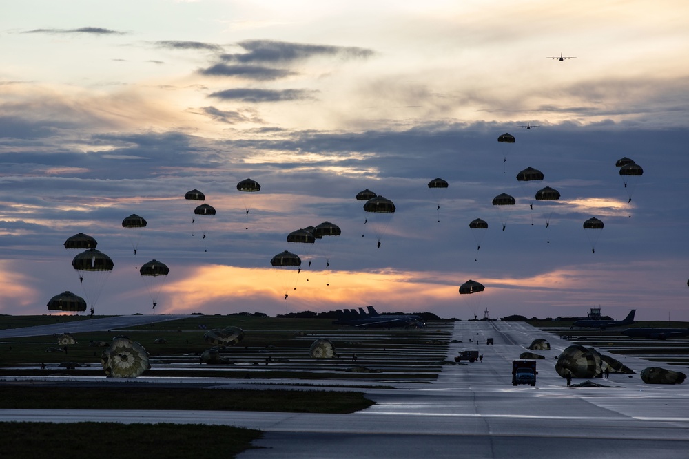 Exercise Forager 21: 1st SFG (A) Green Berets parachute into Guam alongside JGSDF partners