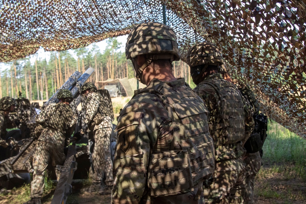 &quot;Burt's Knights&quot; observe &quot;Griffin Brigade&quot; artillery live fire