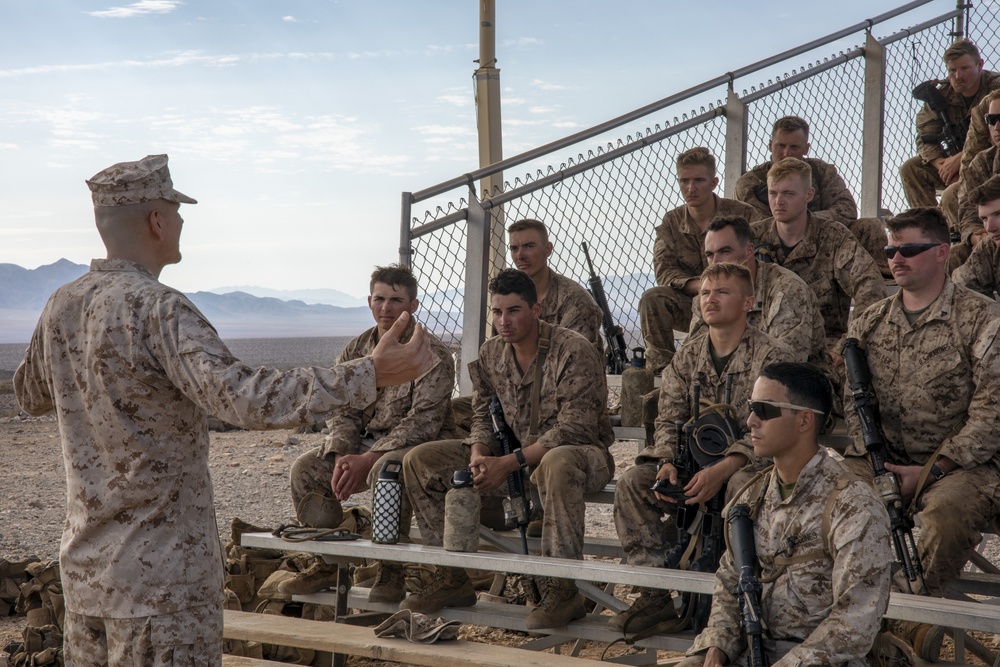 4th MARDIV CG Visits 2/23 Marines