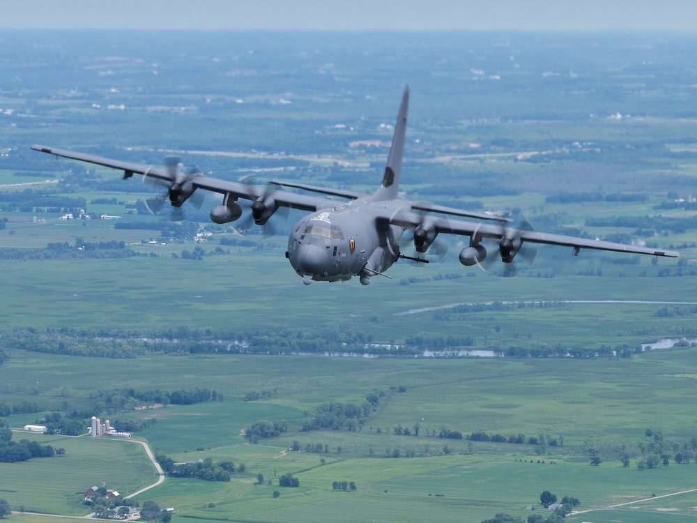 DVIDS - Images - Gunship Legacy Flight on full display at EAA AirVenture Oshkosh 2021 [Image 2 of 4]