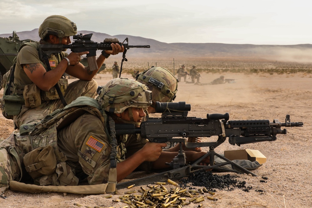 Soldiers with Charlie Company 1-185th Infantry Regiment, California Army National Guard, aim their sights during a live-fire exercise at the National Training Center in Fort Irwin, California, July 30, 2021.
