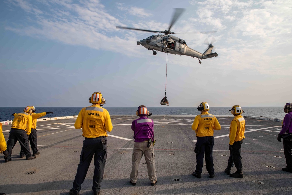 Arlington conducts flight operations with Helicopter Sea Combat Squadron (HSC) 2