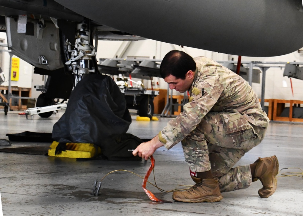 104th Explosive Ordnance Disposal technicians help train local EOD teams