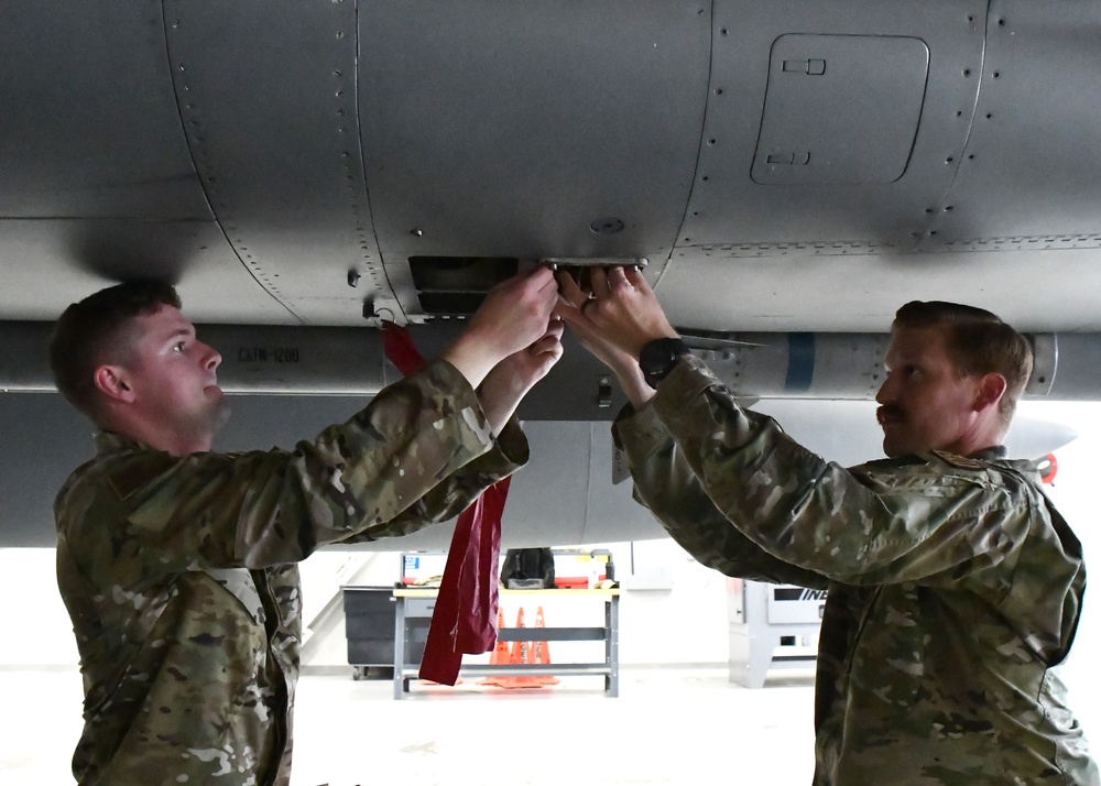 104th Explosive Ordnance Disposal technicians help train local EOD teams