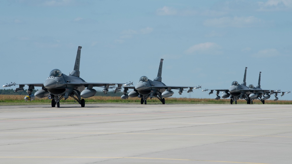 U.S. Air Force F-16 Fighting Falcons arrive at Łask Air Base
