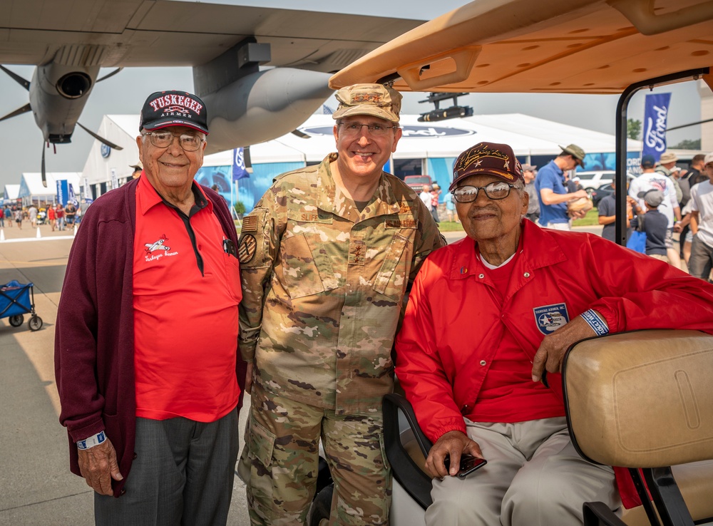 AFSOC Commander visits EAA AirVenture Oshkosh 21