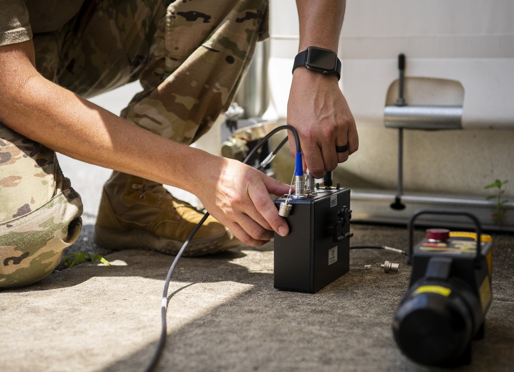 EOD Airmen recieve new x-ray equipment