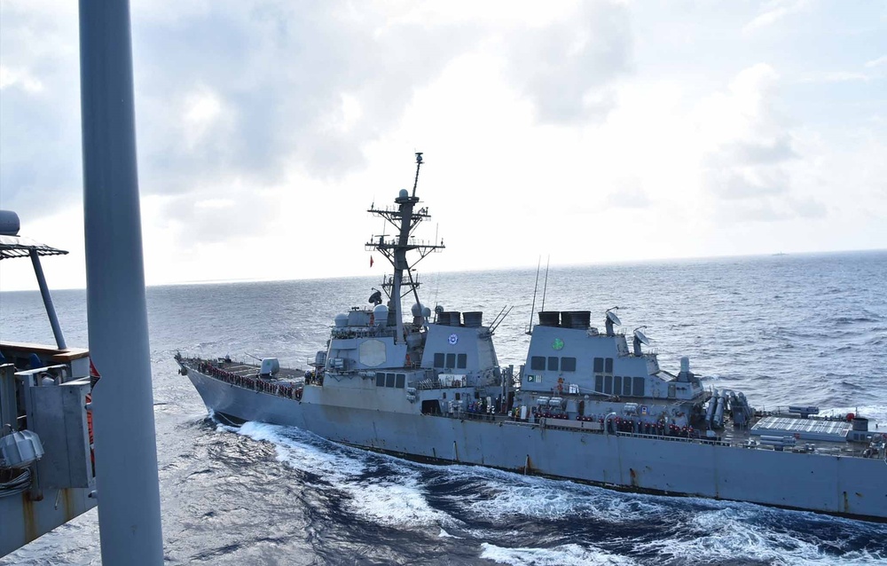 Tippecanoe Resupplies U.S. Destroyer Deployed with British Carrier