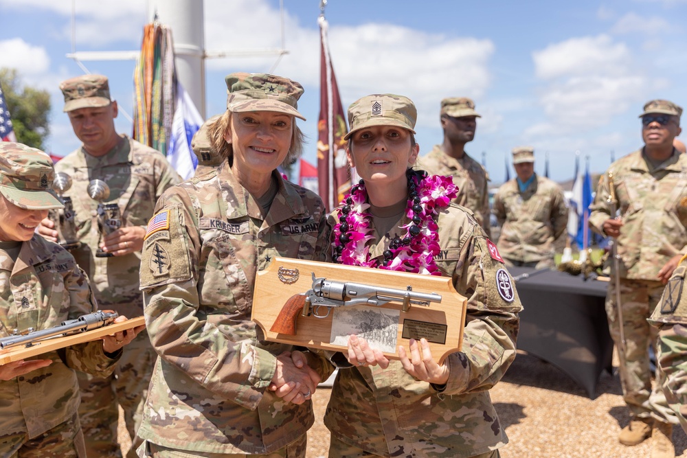 Brig. Gen. Mary  Krueger presents award to U.S. Army Medical Command/MEDCOM Best Leader Competition Competitor