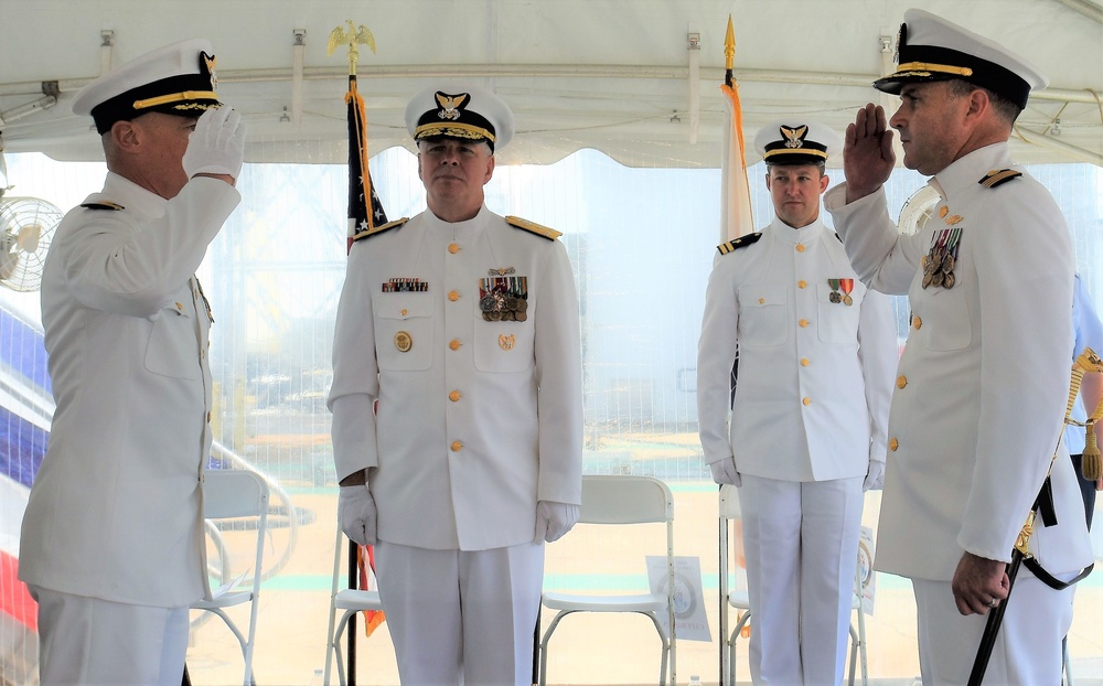 New commander at helm of USCGC Hamilton (WMSL 753)
