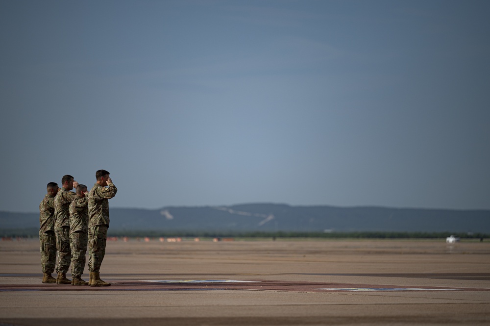 USTRANSCOM command team visits 39th AS; recognizes efforts
