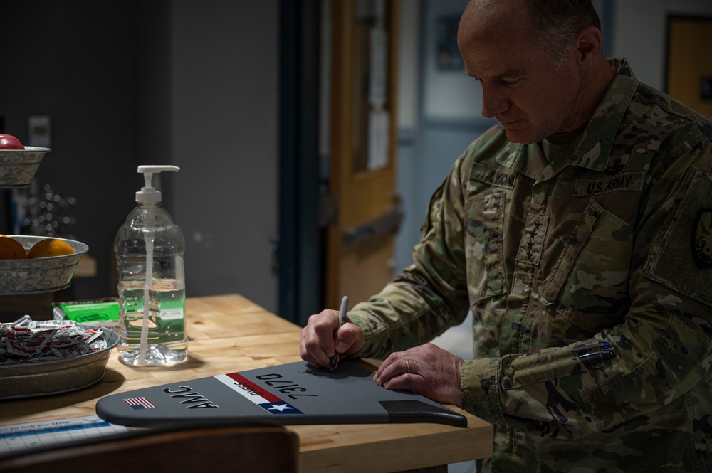 USTRANSCOM command team visits 39th AS; recognizes efforts