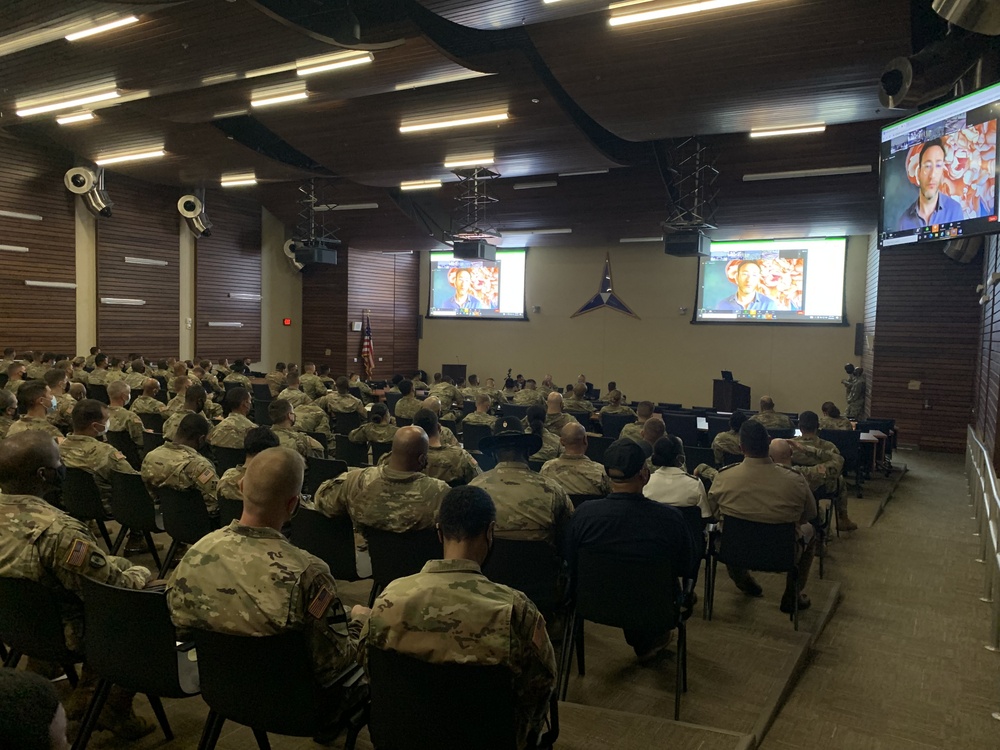 Leadership guru Simon Sinek Coaches III Corps