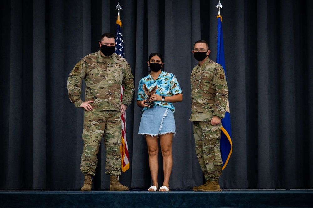 Barksdale kicks off 2nd Bomb Wing quarterly awards