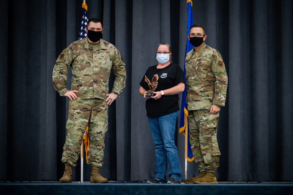 Barksdale kicks off 2nd Bomb Wing quarterly awards