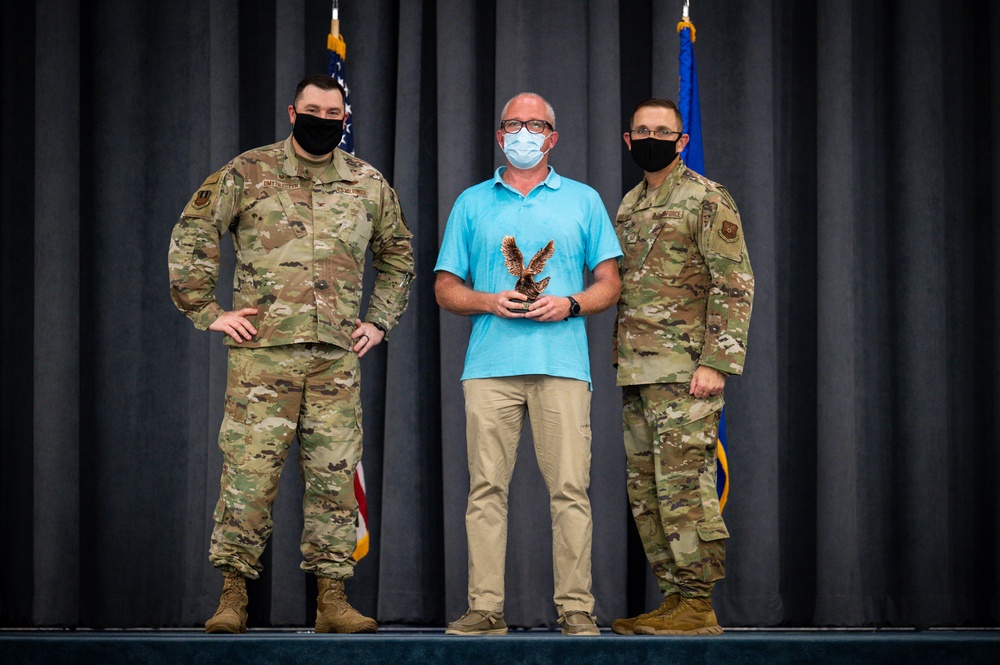 Barksdale kicks off 2nd Bomb Wing quarterly awards