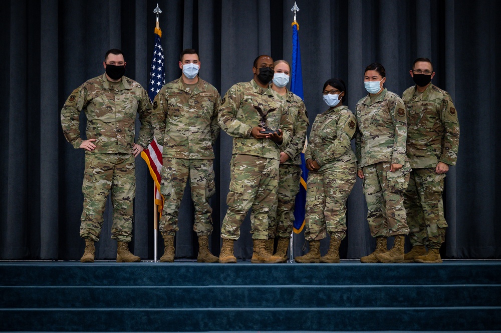 Barksdale kicks off 2nd Bomb Wing quarterly awards