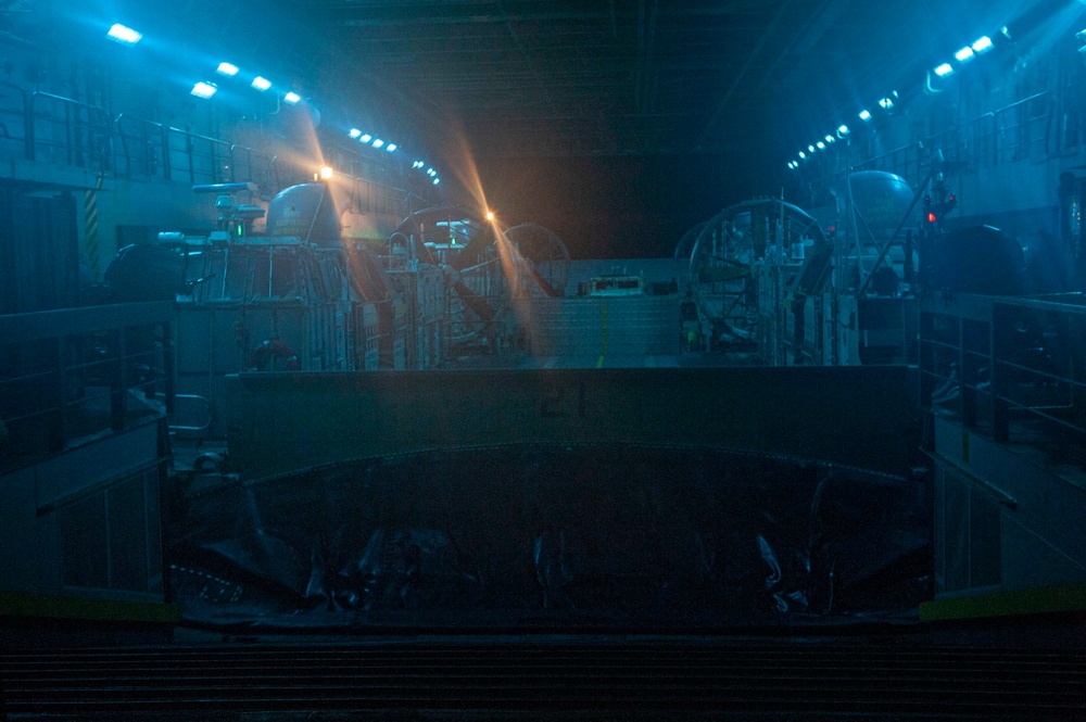 Night LCAC Operations aboard USS New Orleans in the Coral Sea 2021