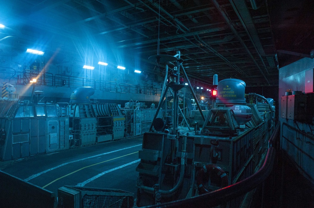 Night LCAC Operations aboard USS New Orleans in the Coral Sea 2021