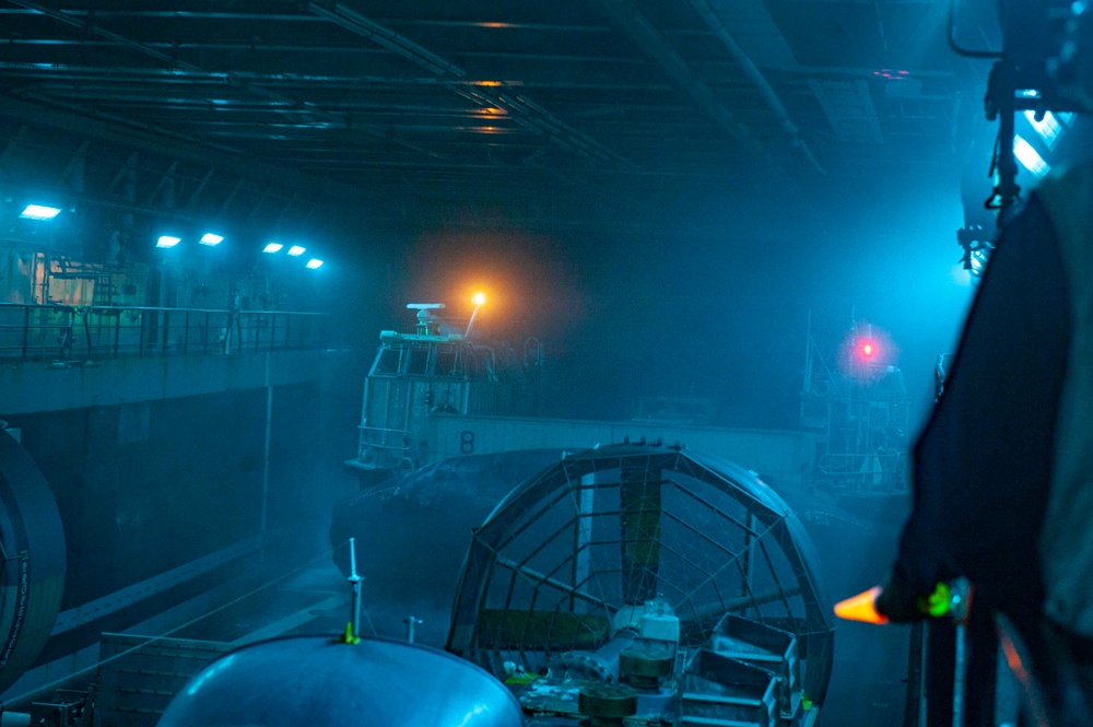 Night LCAC Operations aboard USS New Orleans in the Coral Sea 2021