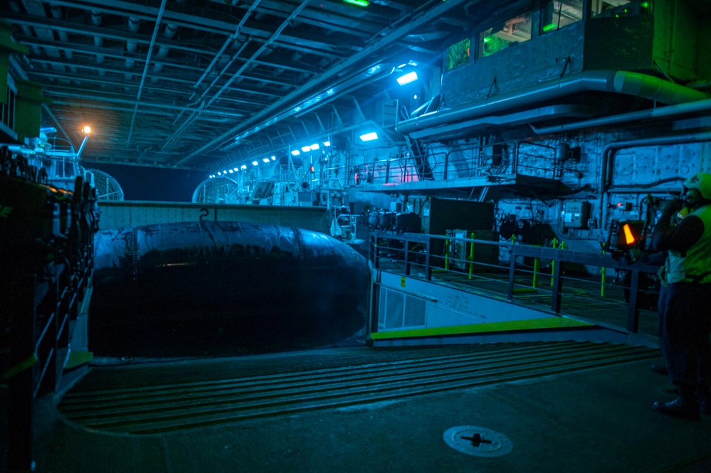 Night LCAC Operations aboard USS New Orleans in the Coral Sea 2021