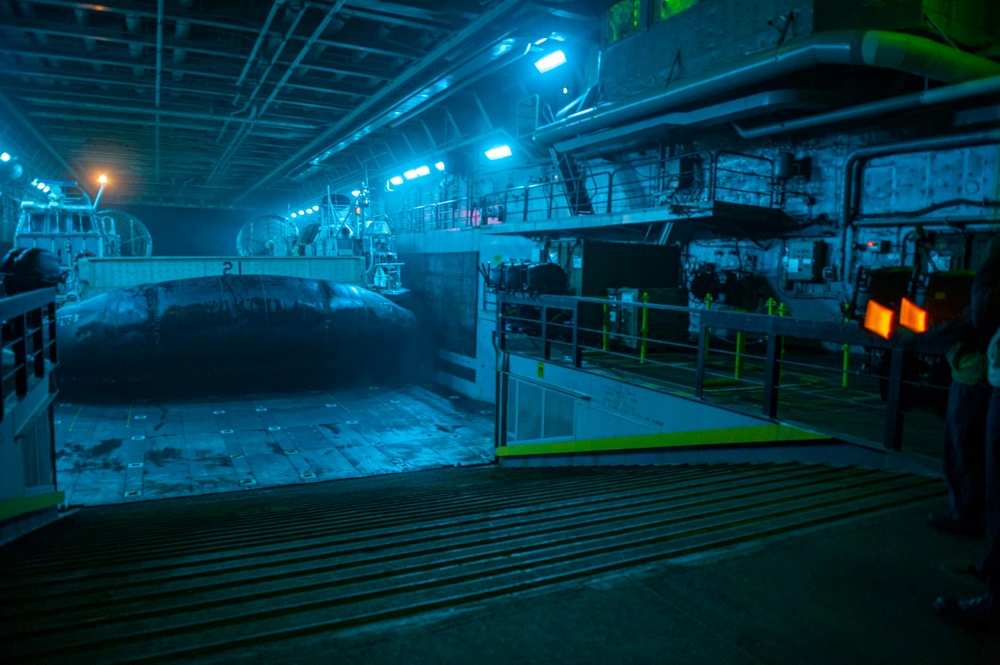 Night LCAC Operations aboard USS New Orleans in the Coral Sea 2021