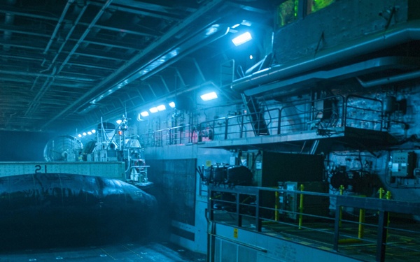 Night LCAC Operations aboard USS New Orleans in the Coral Sea 2021