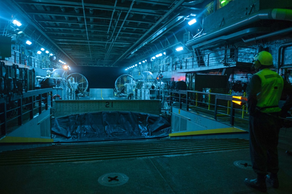 Night LCAC Operations aboard USS New Orleans in the Coral Sea 2021