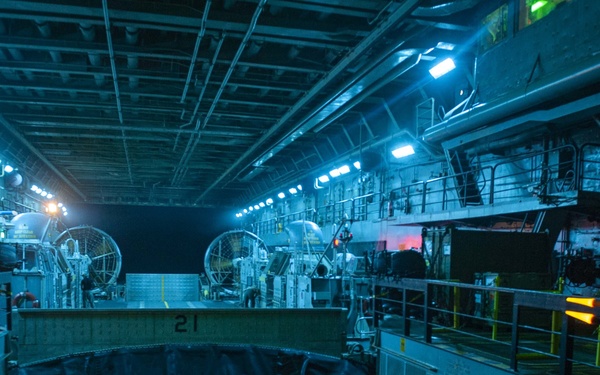 Night LCAC Operations aboard USS New Orleans in the Coral Sea 2021