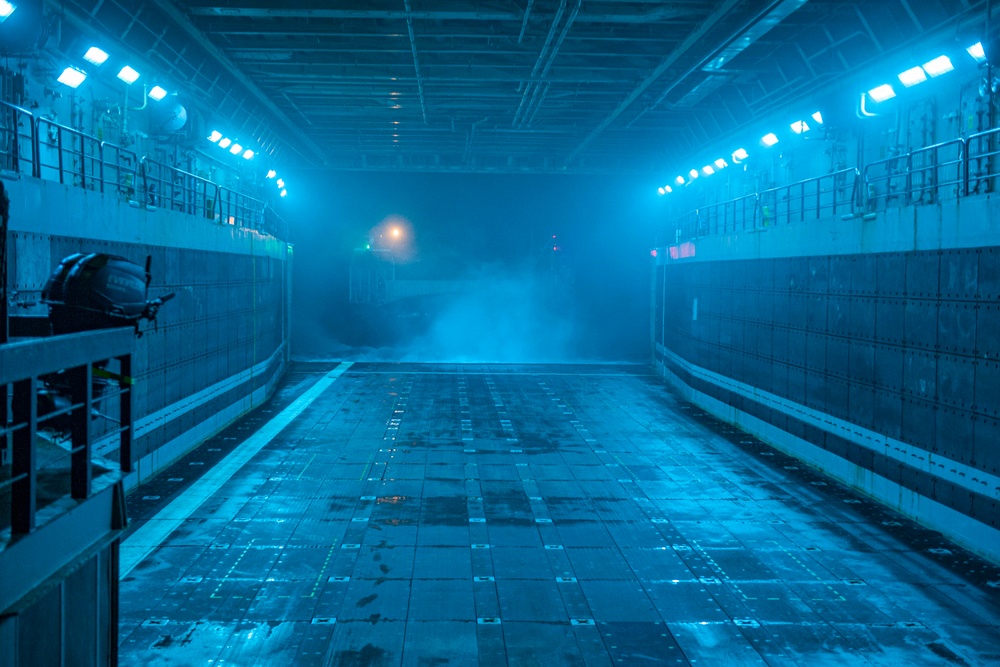 Night LCAC Operations aboard USS New Orleans in the Coral Sea 2021