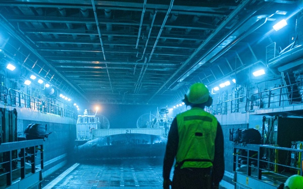 Night LCAC Operations aboard USS New Orleans in the Coral Sea 2021