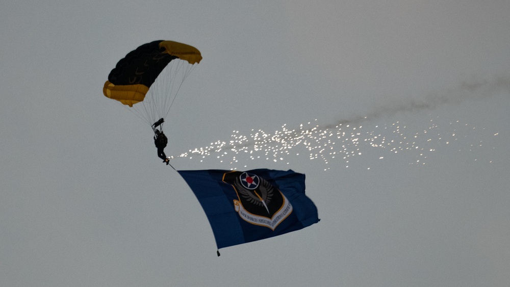 Special Tactics show of force lights up final night of EAA AirVenture Oshkosh 2021