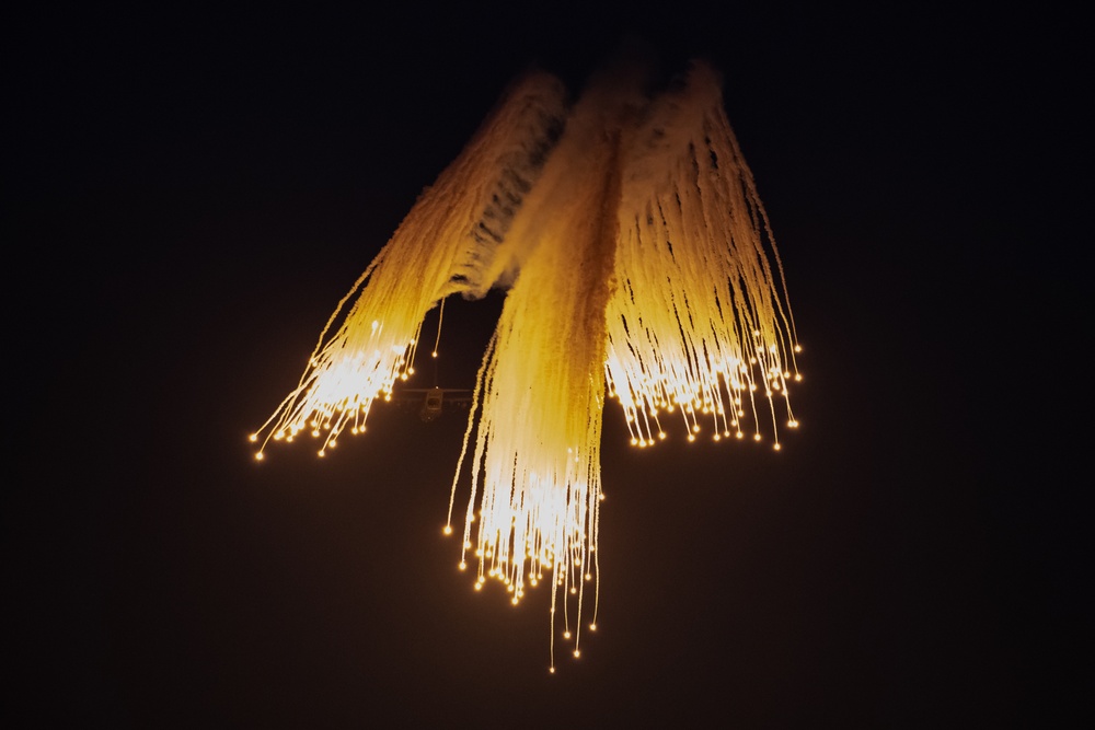 Special Tactics show of force lights up final night of EAA AirVenture Oshkosh 2021
