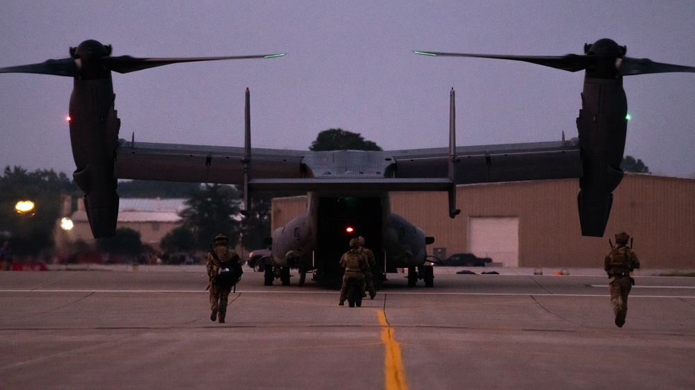 Special Tactics show of force lights up final night of EAA AirVenture Oshkosh 2021