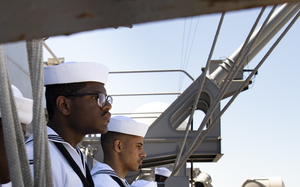 Sailors Aboard USS Carl Vinson (CVN 70) Man The Rails
