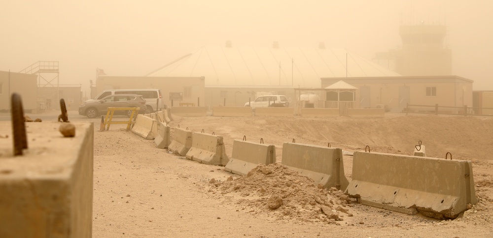 Sandstorm rolls through Camp Buehring