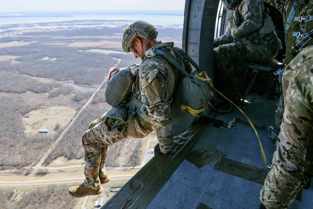 MDNG’s SOD-O &amp; B. Co. 2-20th SFG Conduct Airborne Operations